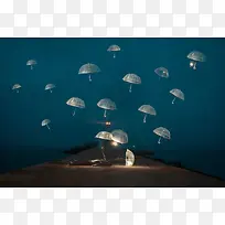 蓝色夜景白色雨伞