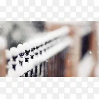 围栏白雪模糊纯洁