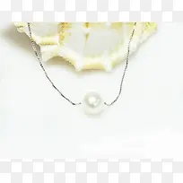 圆润珍珠项链饰品