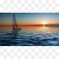蓝天朝阳海面帆船