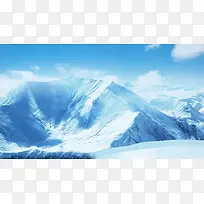 蓝天冷白色雪山山峰