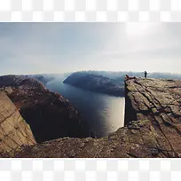 光线白云山顶小河