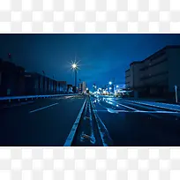 蓝色城市灯光公路