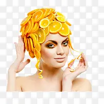 女子头上堆满新鲜的柠檬片