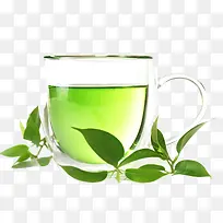 透明玻璃杯中的绿茶