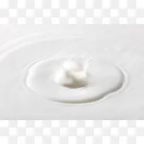 喷溅圆润水滴释放