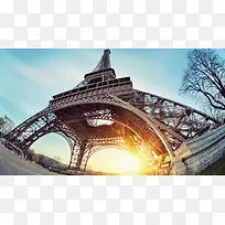 巴黎铁塔塔底阳光
