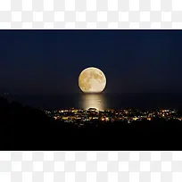 圆月夜晚升起创意
