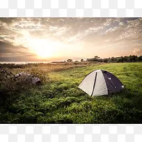 山顶的日出跟帐篷