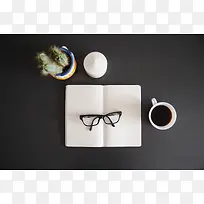 灰色简约桌面咖啡