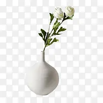 简约的白色花瓶插花
