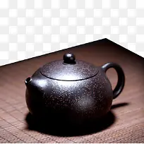 竹席上的茶壶