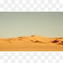 沙漠里一望无际的沙丘