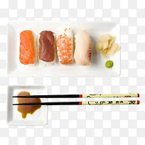白瓷盘里的刺身
