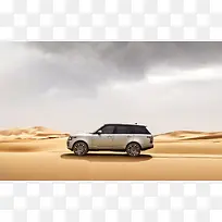 乌云沙漠里的汽车