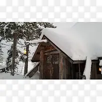 森林木屋雪景