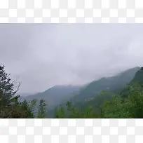 雨雾缭绕 深山