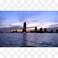 安静的湖边景色