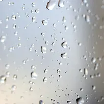 玻璃上的水珠背景