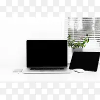 桌面上的笔记本电脑与键鼠背景素材