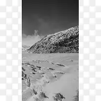 雪山灰色天空壁纸背景