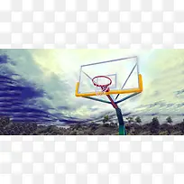 天空下的篮球架