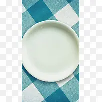 白色盘子墨绿蓝桌布厨房食物家宴餐饮H5背