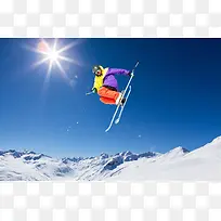 雪山上空的动感滑雪者人物背景