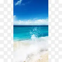 蓝色大海浪花拍打沙滩背景