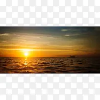 夕阳下的大海