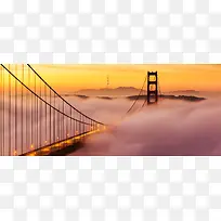 云雾中的吊桥