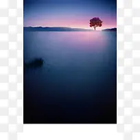 蓝色湖水背景