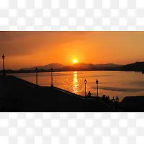 湖边夕阳西下美丽景色