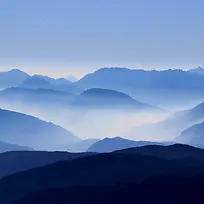 高清蓝色远山背景