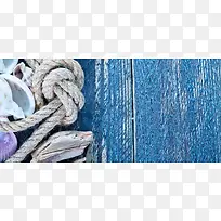 蓝色木板上绳子和海鲜