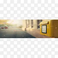 黄色邮箱城市街道背景