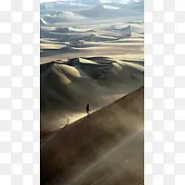 沙漠里行走的人H5素材背景
