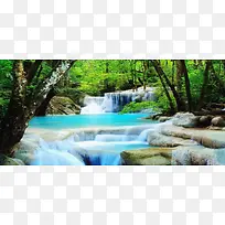 林中瀑布美景
