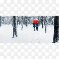 情侣雪景图
