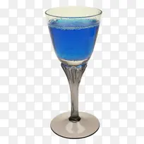 装满蓝莓汁的酒杯