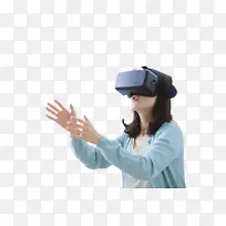 穿戴VR头盔的女孩