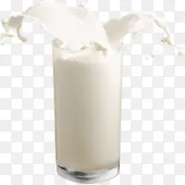 飞浅的杯装牛奶