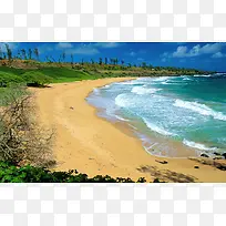 蓝天白云下的海边风景