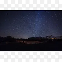 夜晚远山星空夜景摄影