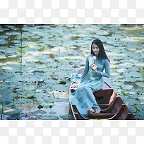 荷塘小船美女