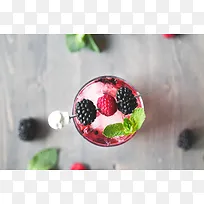 清爽浆果鸡尾酒